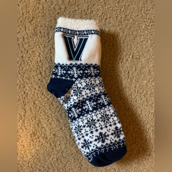 Villanova Fuzzy Cozy Knit Socks - Picture 2 of 2